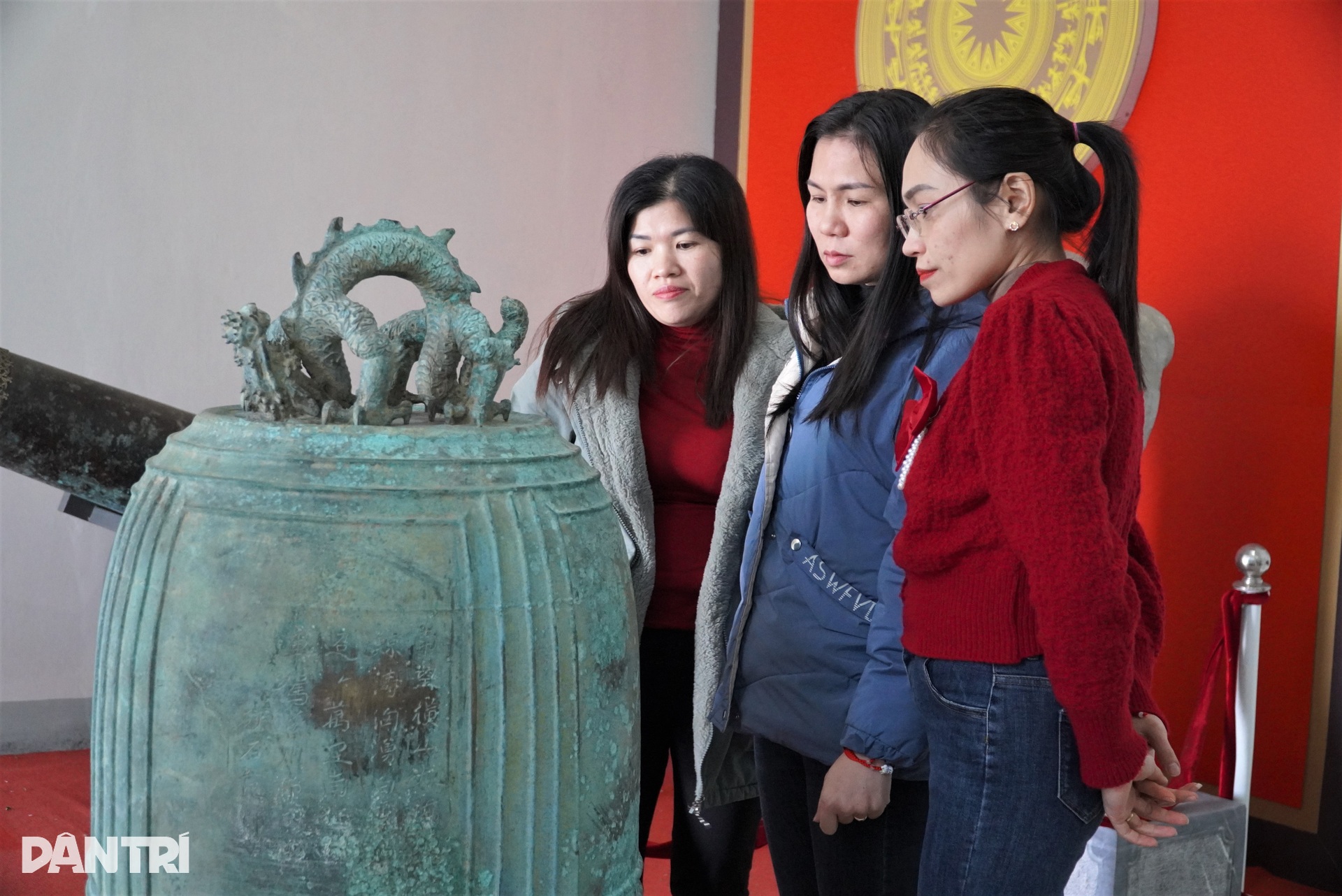 Quả chuông hiếm bằng đồng, hơn 600 tuổi được công nhận bảo vật quốc gia - 10 Quả chuông hiếm bằng đồng, hơn 600 tuổi được công nhận bảo vật quốc gia - 10