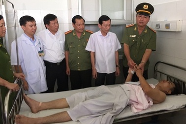 Một thượng úy công an bị chém trọng thương khi làm nhiệm vụ