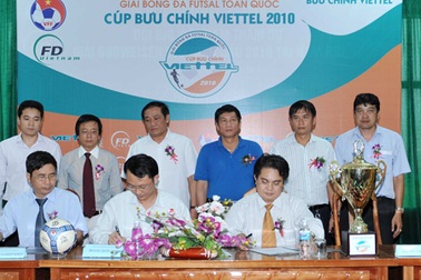 12 đội  bóng tham dự giải Vô địch Futsal 2010