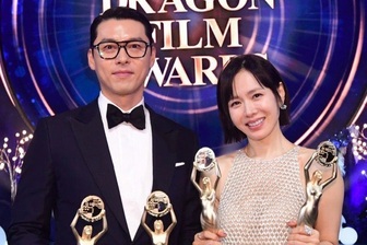 Vợ chồng Hyun Bin - Son Ye Jin cùng thắng giải “Oscar xứ Hàn”