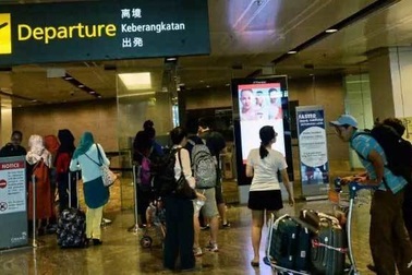 Nhân viên bốc xếp giận dỗi, đổi thẻ hành lý của hàng trăm người