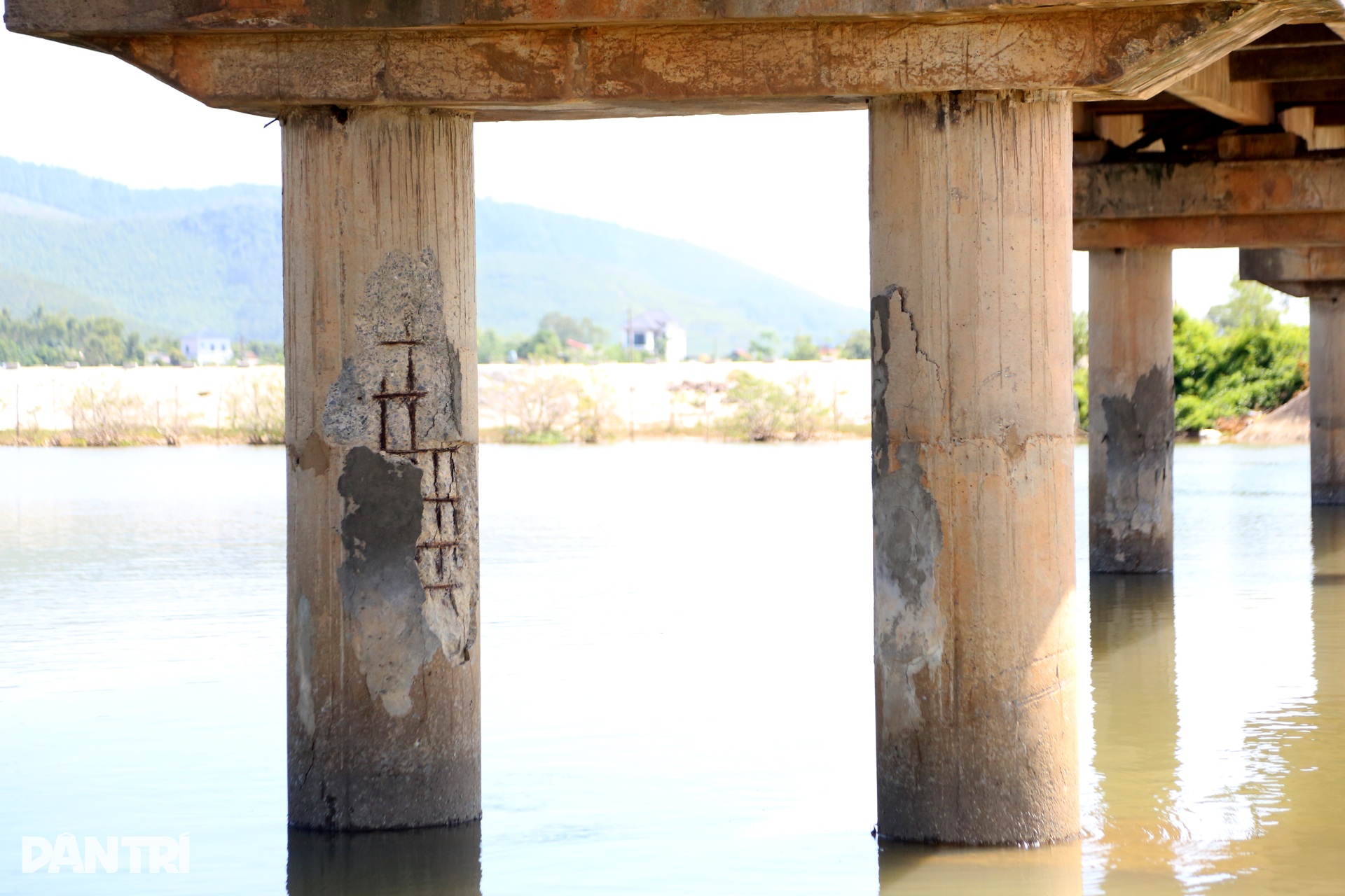 Cảnh báo nguy cơ sập cầu Sông Thai 28 năm tuổi - 8 Cảnh báo nguy cơ sập cầu Sông Thai 28 năm tuổi - 8