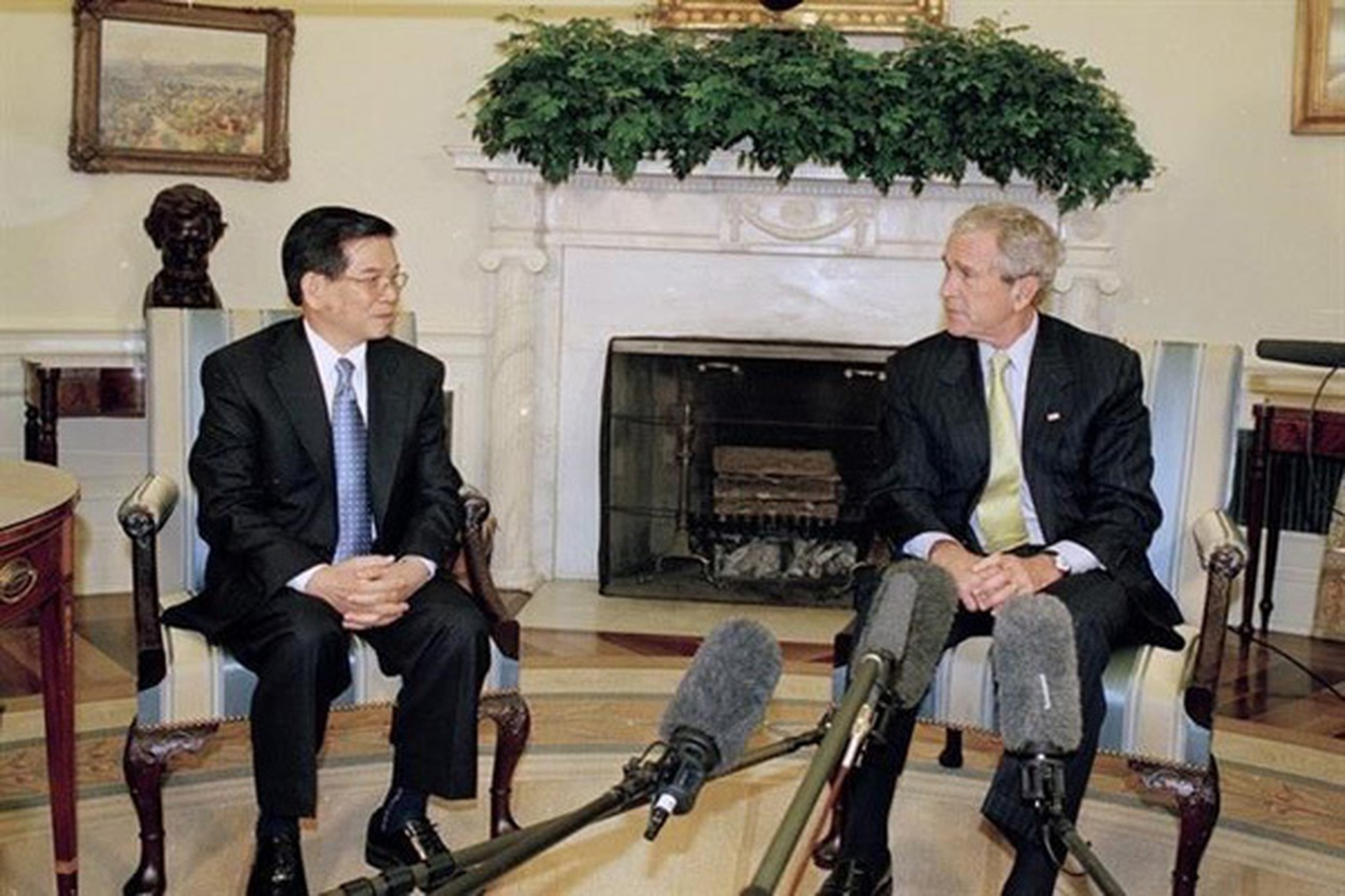 Những dấu mốc quan trọng trong quan hệ Việt - Mỹ - 10