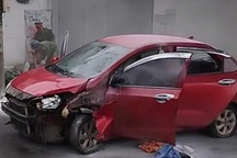 Tài xế ở Hà Nội tự đốt ô tô sau va chạm giao thông