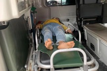 Hai chị em nguy kịch sau khi uống lọ dung dịch màu hồng vứt ngoài ruộng