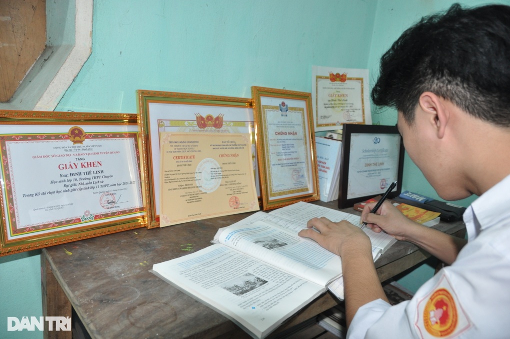 Cậu học trò đội tuyển quốc gia môn Lịch sử mơ ước được đi phẫu thuật - 1 Cậu học trò đội tuyển quốc gia môn Lịch sử mơ ước được đi phẫu thuật - 1