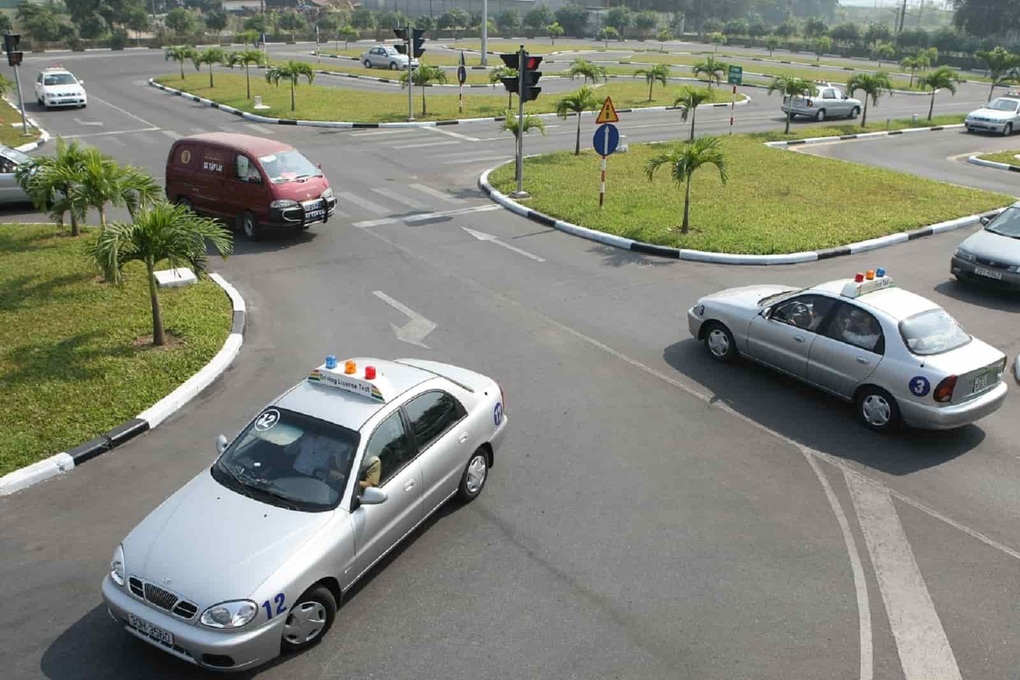 Hạn chế sự can thiệp của con người vào kết quả sát hạch lái xe - 1 Hạn chế sự can thiệp của con người vào kết quả sát hạch lái xe - 1