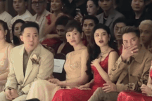 Trấn Thành đi xem show thời trang cùng Hari Won, biểu cảm gây chú ý