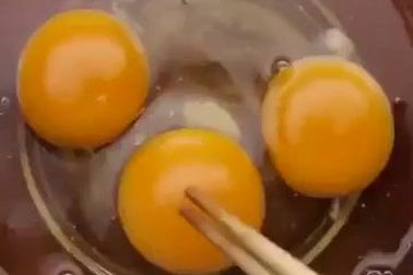 Món trứng cuộn phô mai nóng chảy kiểu Nhật con tuyệt cú mèo