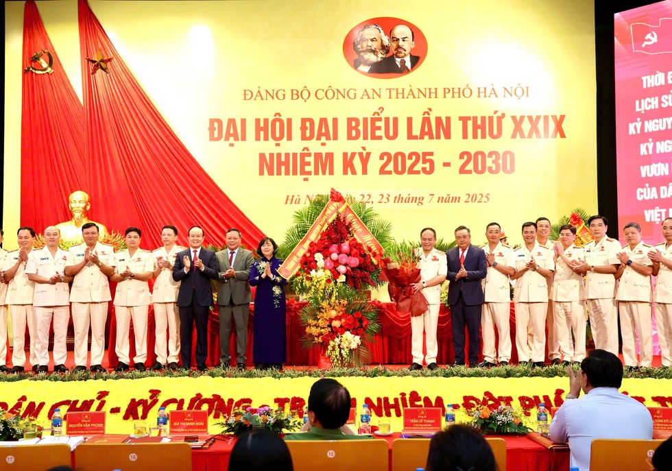 Mãi tự hào về “thanh bảo kiếm” sắc bén, “lá chắn thép” vững chắc! - 3 Mãi tự hào về “thanh bảo kiếm” sắc bén, “lá chắn thép” vững chắc! - 3