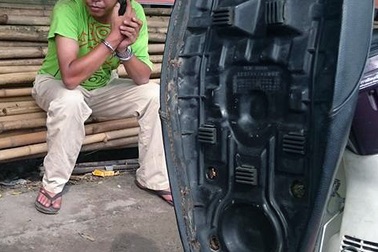 Hà Nội: Nam thanh niên mở nắp bình xăng dọa đốt để uy hiếp CSGT