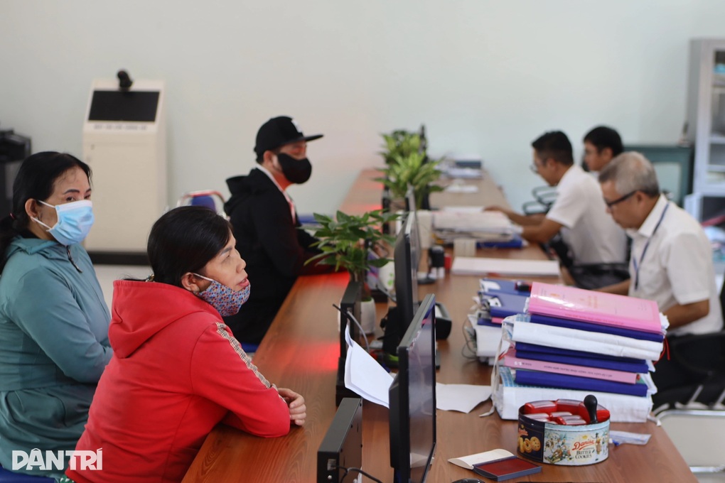 Đề xuất công chức làm việc sáng thứ bảy để phục vụ người dân - 1 Đề xuất công chức làm việc sáng thứ bảy để phục vụ người dân