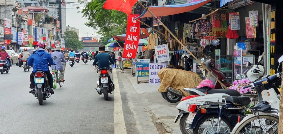 3 chủ tịch quận bị phê bình, tình trạng lấn chiếm vỉa hè vẫn phức tạp - 7 3 chủ tịch quận bị phê bình, tình trạng lấn chiếm vỉa hè vẫn phức tạp - 7