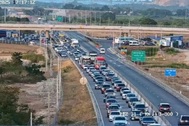 Tuyến cao tốc Cam Lâm - Vĩnh Hảo ùn tắc từ trưa đến tối mùng 4