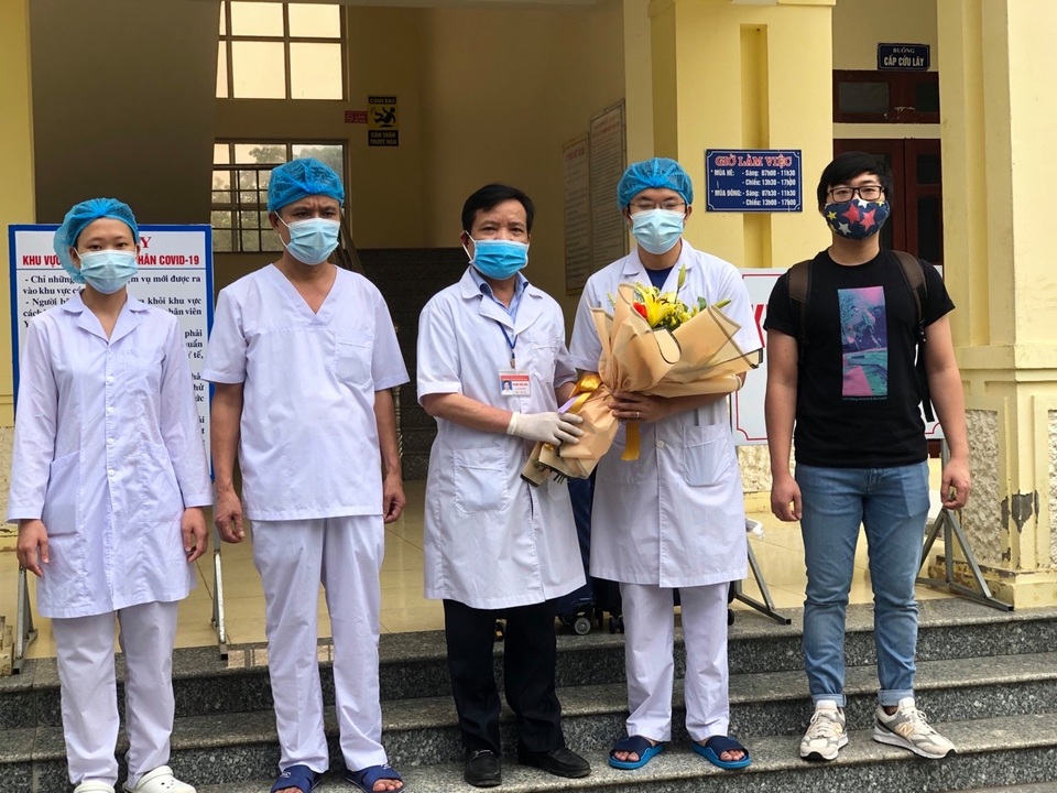 Thêm 5 bệnh nhân Covid-19 khỏi bệnh, cả nước còn 61 bệnh nhân đang điều trị - 1 Thêm 5 bệnh nhân Covid-19 khỏi bệnh, cả nước còn 61 bệnh nhân đang điều trị - 1