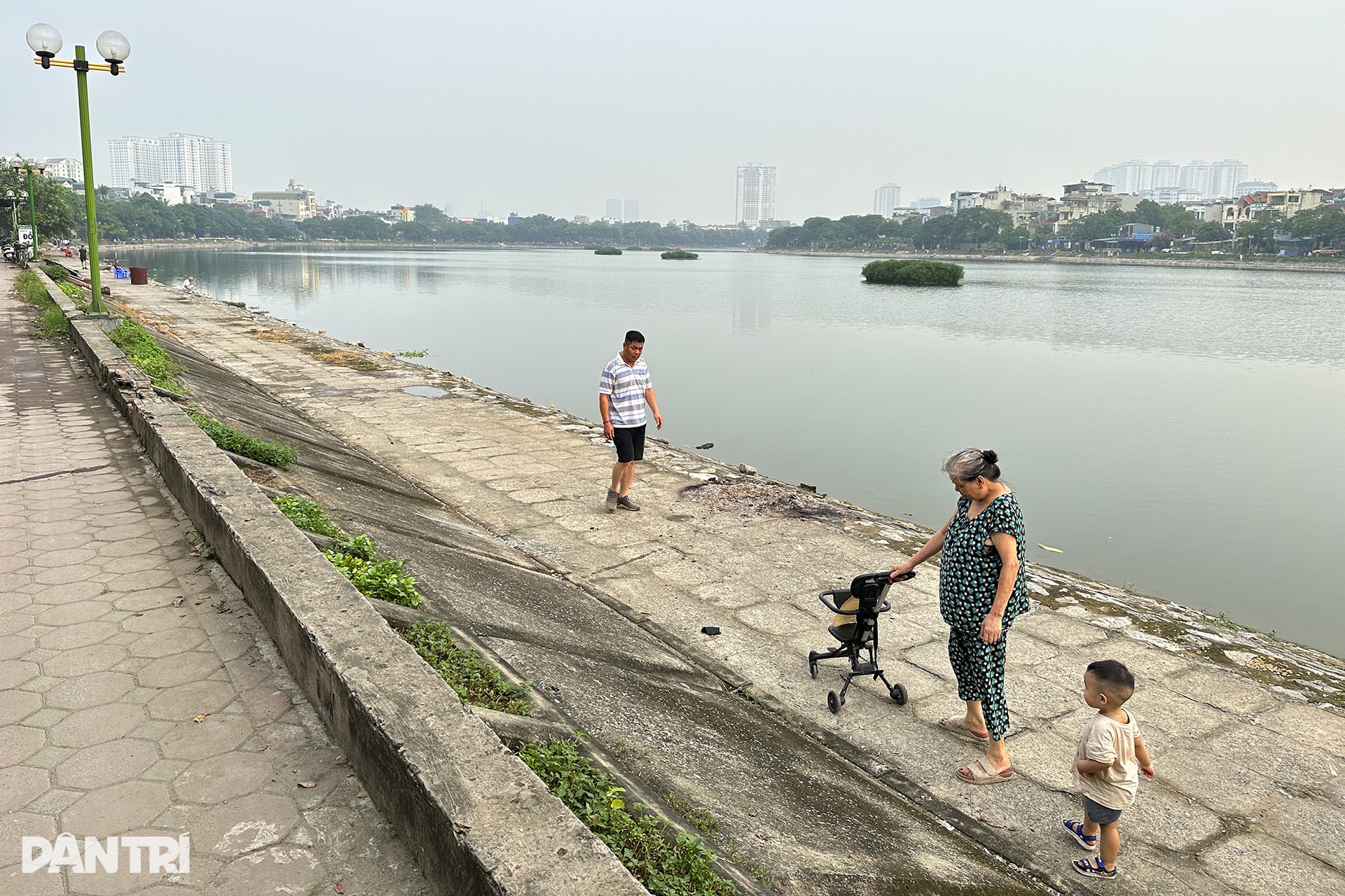 Những hồ nước như viên ngọc quí giữa rừng nhà dày đặc ở Hà Nội - 4 Những hồ nước như viên ngọc quí giữa rừng nhà dày đặc ở Hà Nội - 4