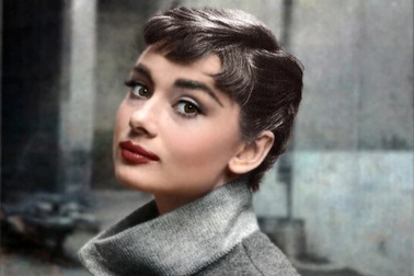 Con trai Audrey Hepburn kể về ký ức "ngoái lại, thấy mẹ giàn giụa nước mắt"