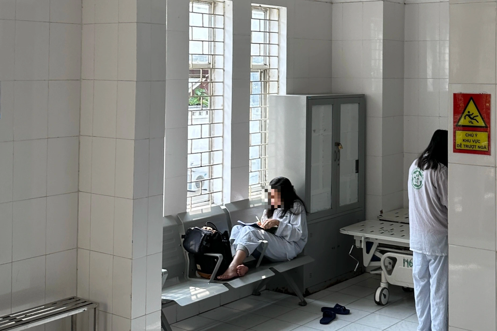 Nam sinh 13 tuổi nhịn ăn đến nhập viện vì bị bạn chê béo phì - 1 Nam sinh 13 tuổi nhịn ăn đến nhập viện vì bị bạn chê béo phì - 1