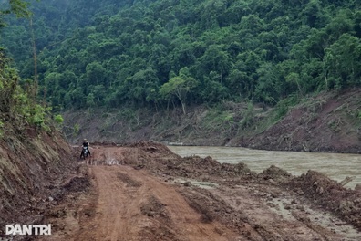 Mưa bão liên tiếp, cản trở tiến độ công trình Dân trí ở bản biên giới