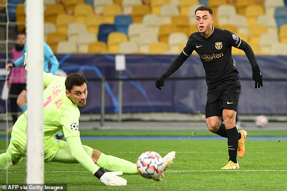 Thắng đậm Dynamo Kiev, Barcelona duy trì mạch toàn thắng - 1 Thắng đậm Dynamo Kiev, Barcelona duy trì mạch toàn thắng - 1