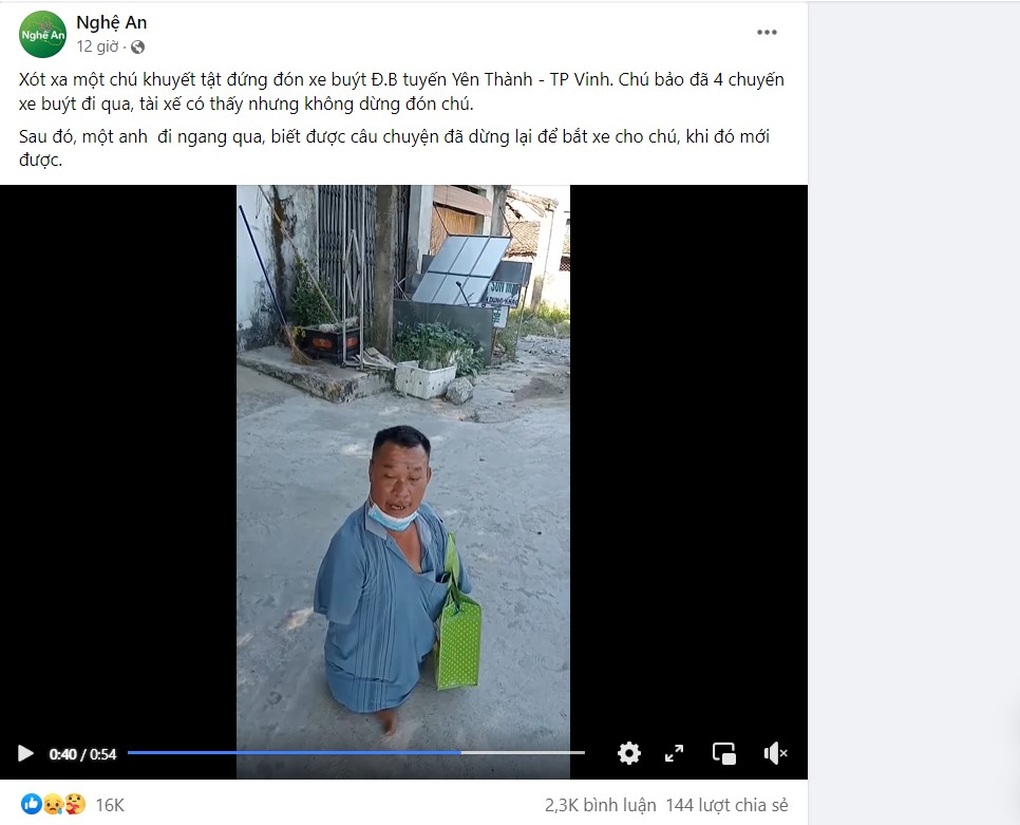 Dân mạng bất bình khi người đàn ông khuyết tật nặng bị xe buýt ngó lơ - 1 Dân mạng bất bình khi người đàn ông khuyết tật nặng bị xe buýt ngó lơ - 1
