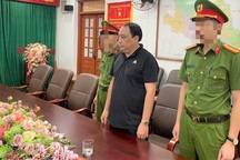 Khởi tố một phó chi cục thuế ở Hòa Bình