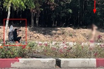 Cô gái khỏa thân ngoài đường, tạo dáng cho nhóm người chụp ảnh ở Bình Dương