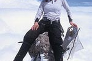 20 tuổi, chinh phục 7 đỉnh núi cao nhất thế giới