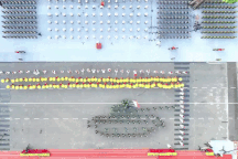 Màn xếp hình xe tăng húc đổ cổng Dinh Độc Lập tại đại lễ 30/4 gây sốt