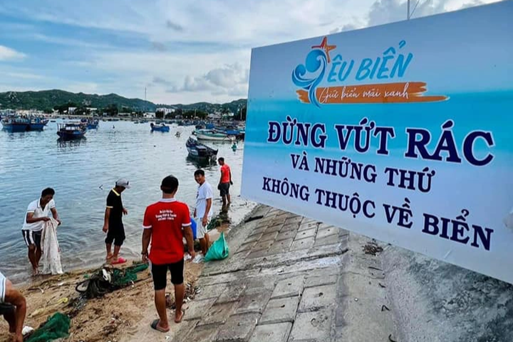 Mặc bikini nhặt rác bị chê phản cảm: Mặc đẹp xả rác bừa bãi mới đáng chê! - 2