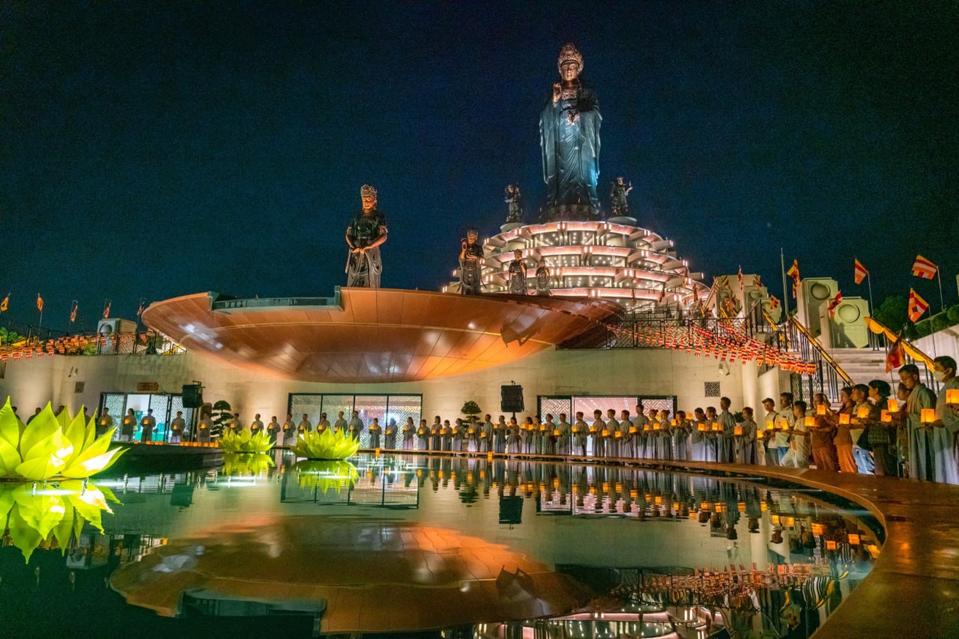 Chủ tịch Hội đồng trị sự GHPGVN trồng cây tại núi Bà Đen, Tây Ninh - 11 Chủ tịch Hội đồng trị sự GHPGVN trồng cây tại núi Bà Đen, Tây Ninh - 11
