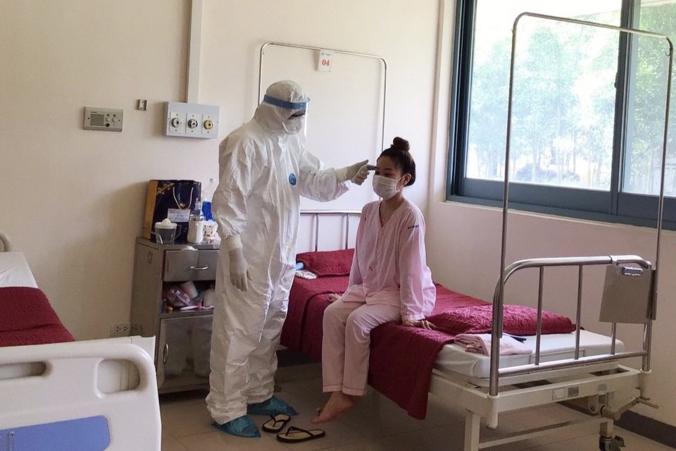 Nữ nhân viên thẩm mỹ mắc Covid-19 xuất viện: Em biết ơn bác sĩ vô cùng - 1 Nữ nhân viên thẩm mỹ mắc Covid-19 xuất viện: Em biết ơn bác sĩ vô cùng - 1