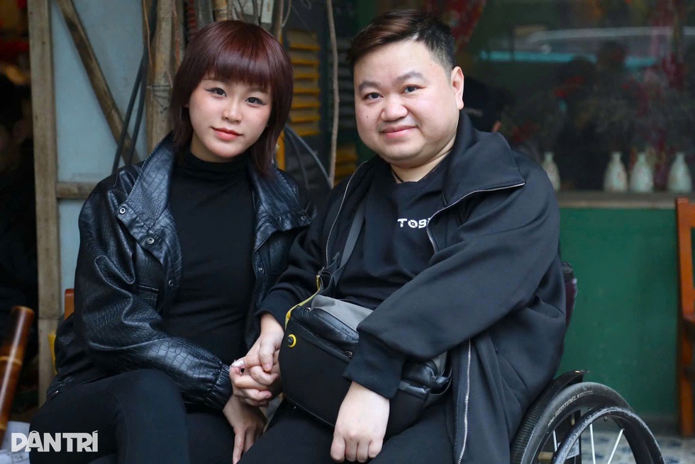 Cô gái Hà Nội xinh đẹp và tình yêu với chàng trai từng 200 lần gãy xương