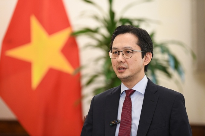 Thứ trưởng Bộ Ngoại giao Đỗ Hùng Việt trả lời phỏng vấn báo chí 