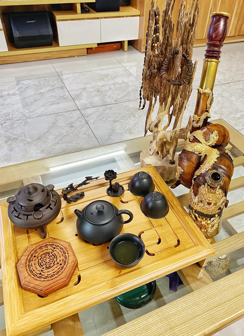 Mục sở thị chiếc điếu cày dát vàng, đại gia có tiền cũng không thể sở hữu - 3 Mục sở thị chiếc điếu cày dát vàng, đại gia có tiền cũng không thể sở hữu - 3