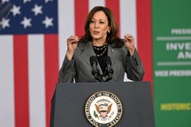 Khảo sát: Bà Harris đang dẫn trước ông Trump