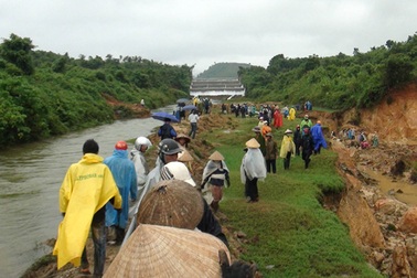 Nguy cơ vỡ đập tràn Đăk Uy trong mùa mưa lũ
