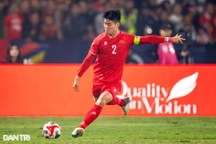 Thủ quân đội tuyển Việt Nam Đỗ Duy Mạnh chúc Tết độc giả Dân trí