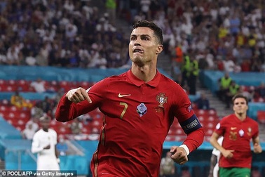 Đội hình tiêu biểu vòng bảng Euro 2020: C.Ronaldo là số một