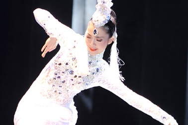 Linh Nga hóa thành thiên nga trắng