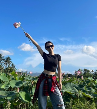 "Biểu tượng gợi cảm" Quỳnh Thy: Tuổi 42 trẻ trung, cơ bụng số 11 gây sốt - 9