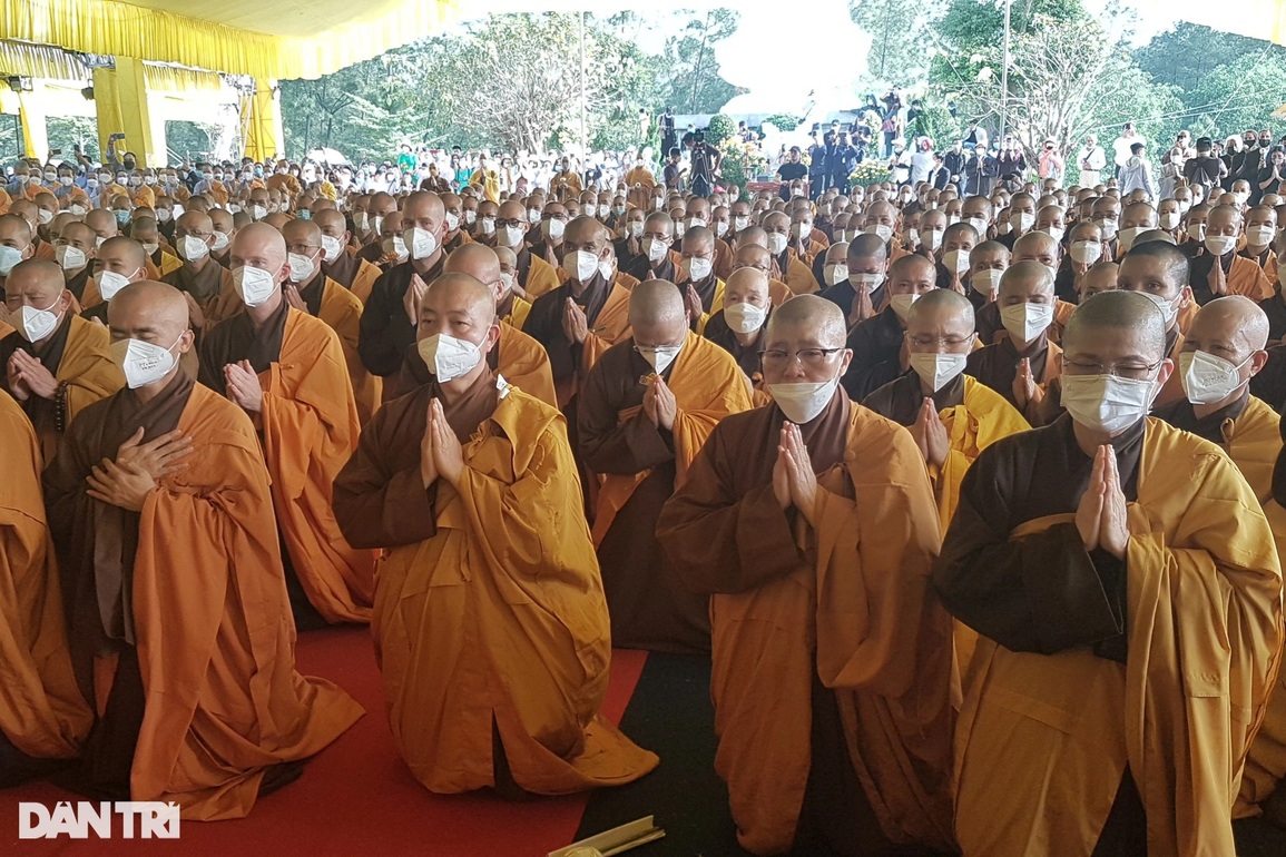 Hàng nghìn người đưa tiễn Thiền sư Thích Nhất Hạnh trong nghi lễ tâm tang - 8 Hàng nghìn người đưa tiễn Thiền sư Thích Nhất Hạnh trong nghi lễ tâm tang - 8