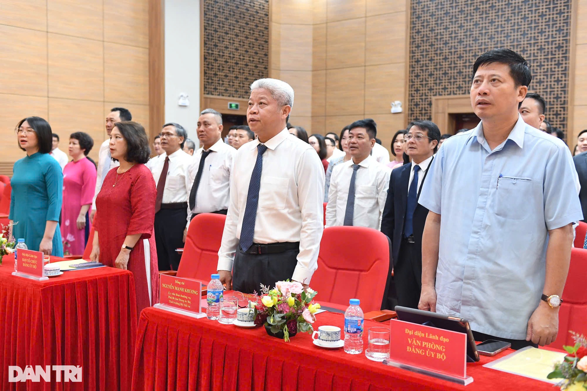 Xây dựng chính sách, mỗi cán bộ cần đặt cả tâm huyết và trách nhiệm - 2 Xây dựng chính sách, mỗi cán bộ cần đặt cả tâm huyết và trách nhiệm - 2