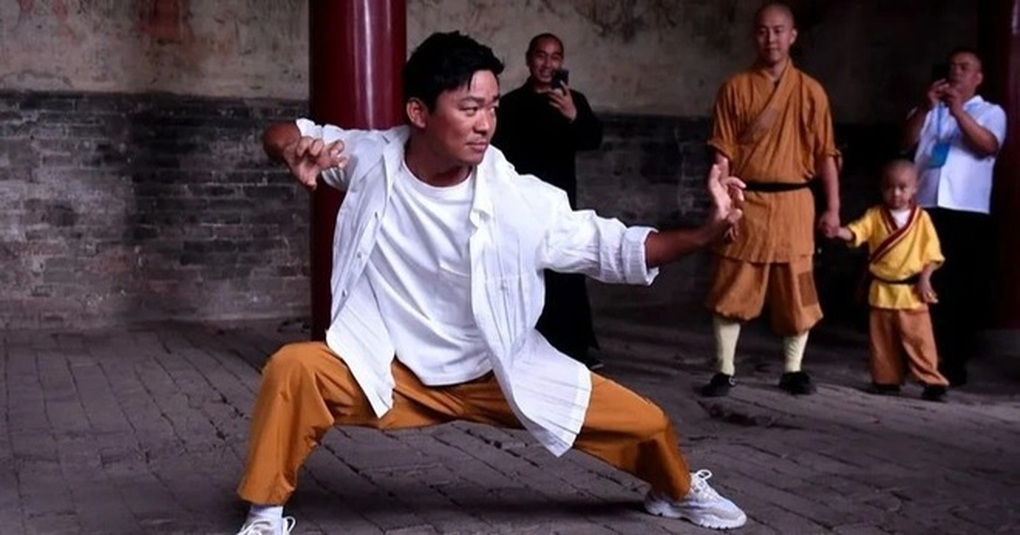 Cuộc sống hiện tại của vua hài bị vợ cắm sừng, âm mưu chiếm đoạt tài sản - 2 Cuộc sống hiện tại của vua hài bị vợ cắm sừng, âm mưu chiếm đoạt tài sản - 2