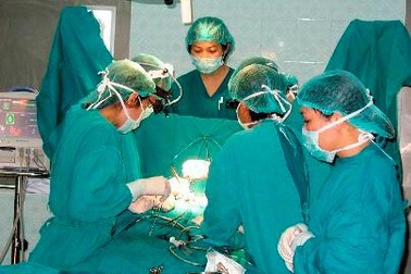 Bé 5 tháng tuổi bị cắt gần 1m ruột vì nhập viện trễ