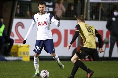 HLV Mourinho bất ngờ quay ngoắt thái độ với học trò "nổi loạn"