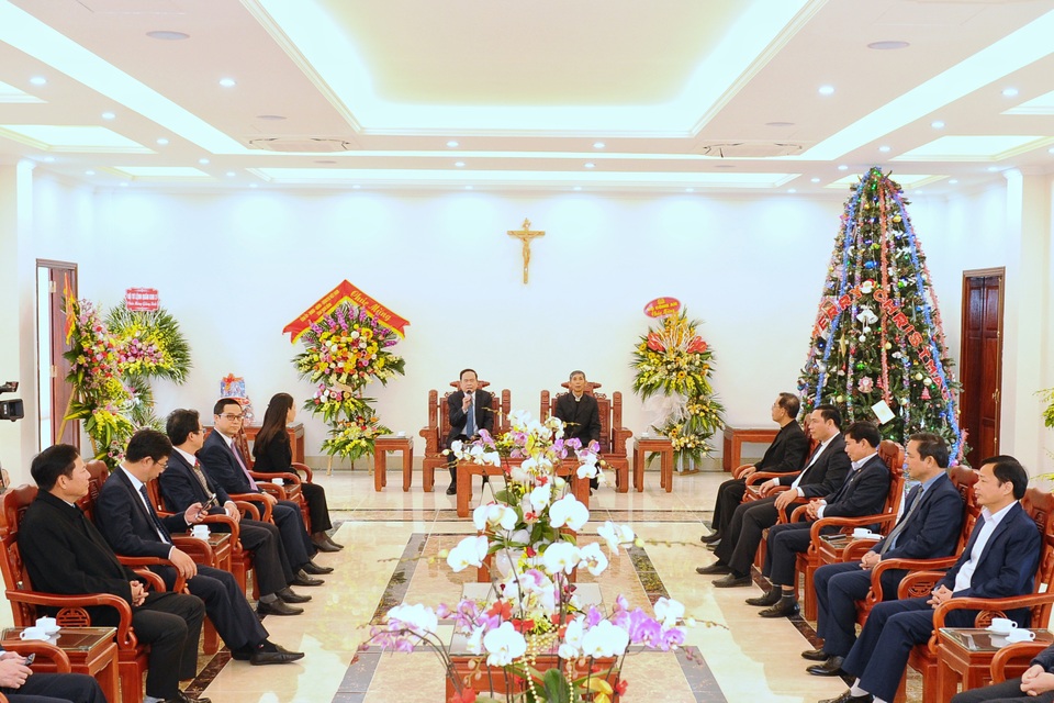 Chủ tịch MTTQ Việt Nam chúc mừng Giáng sinh Giáo phận Phát Diệm - 2 Chủ tịch MTTQ Việt Nam chúc mừng Giáng sinh Giáo phận Phát Diệm - 2
