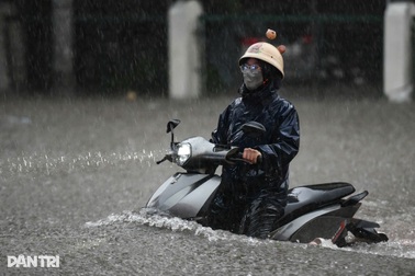 Chủ tịch Hà Nội nêu một nguyên nhân khiến thủ đô ngập lụt nặng