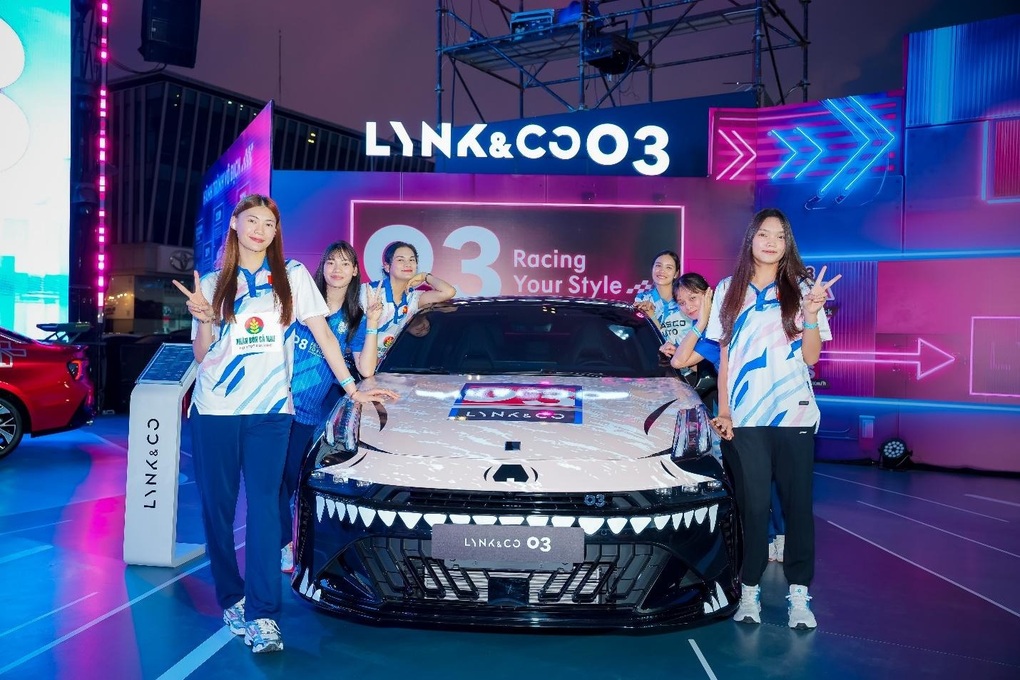 Chất thể thao trong sự kiện ra mắt sedan Lynk Co 03 - 10 Chất thể thao trong sự kiện ra mắt sedan Lynk Co 03 - 10