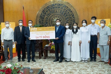 Trao tặng 400 suất học bổng hơn 1,4 tỷ đồng cho học sinh tỉnh Long An